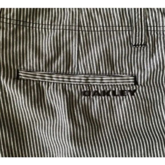 Oakley Men’s 36 Performance Golf Cargo Shorts Blue Pinstripe Hiking Trail EUC - Picture 5 of 12